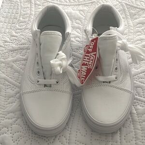 Vans leather sneaker
Brand new